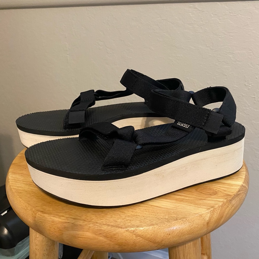 Teva Flatform Universal black and white sandals 8